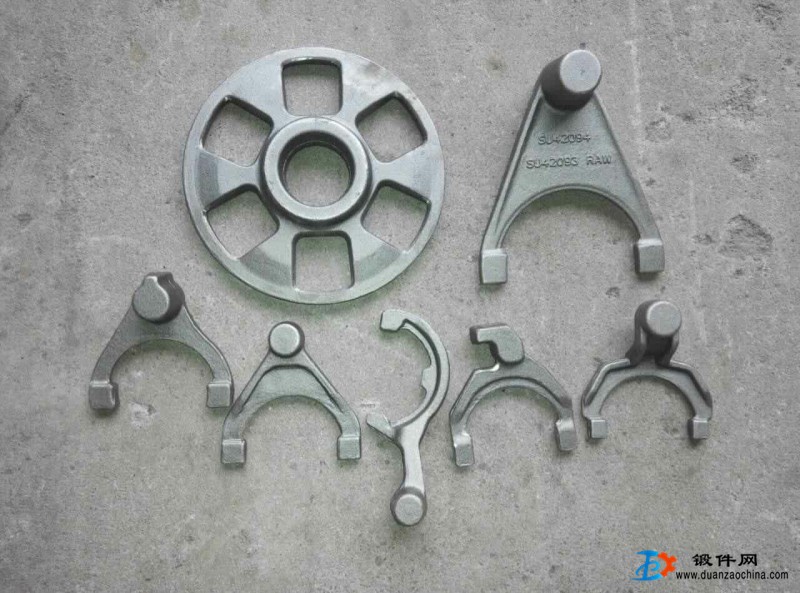 汽車變速箱鍛件，農(nóng)業(yè)機(jī)械撥叉鍛件，齊靈鍛造