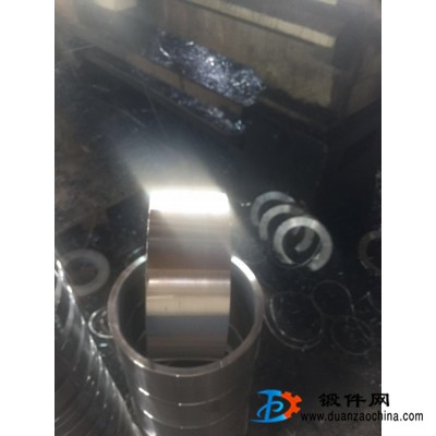 供應(yīng)各種汽車配件鍛件