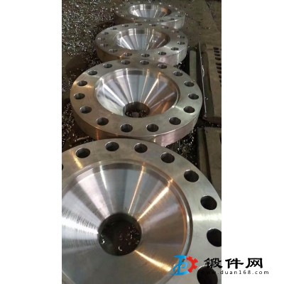 鍛造各種法蘭，管件。