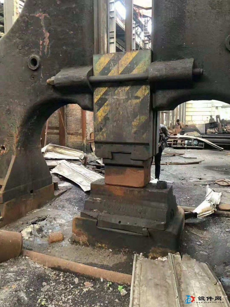 設備出售：低價出售二手6噸雙臂電液錘