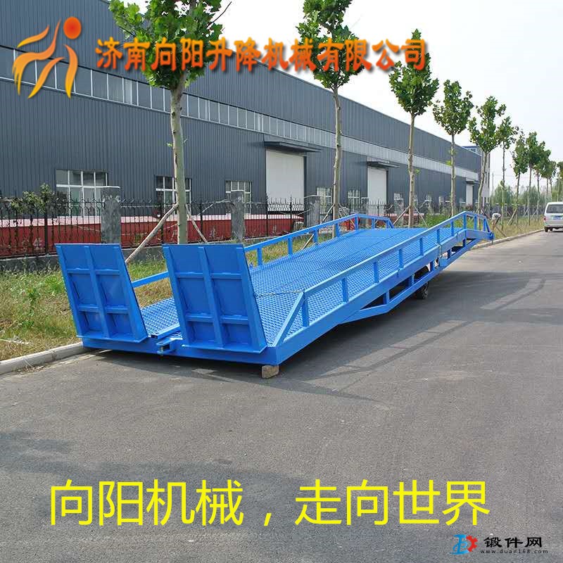 山東青島移動(dòng)式登車橋移動(dòng)升降臺(tái)液壓登車橋生產(chǎn)廠家