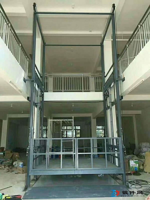 河北液壓升降臺(tái)導(dǎo)軌鏈條式提升機(jī)廠房專用電梯生產(chǎn)定制