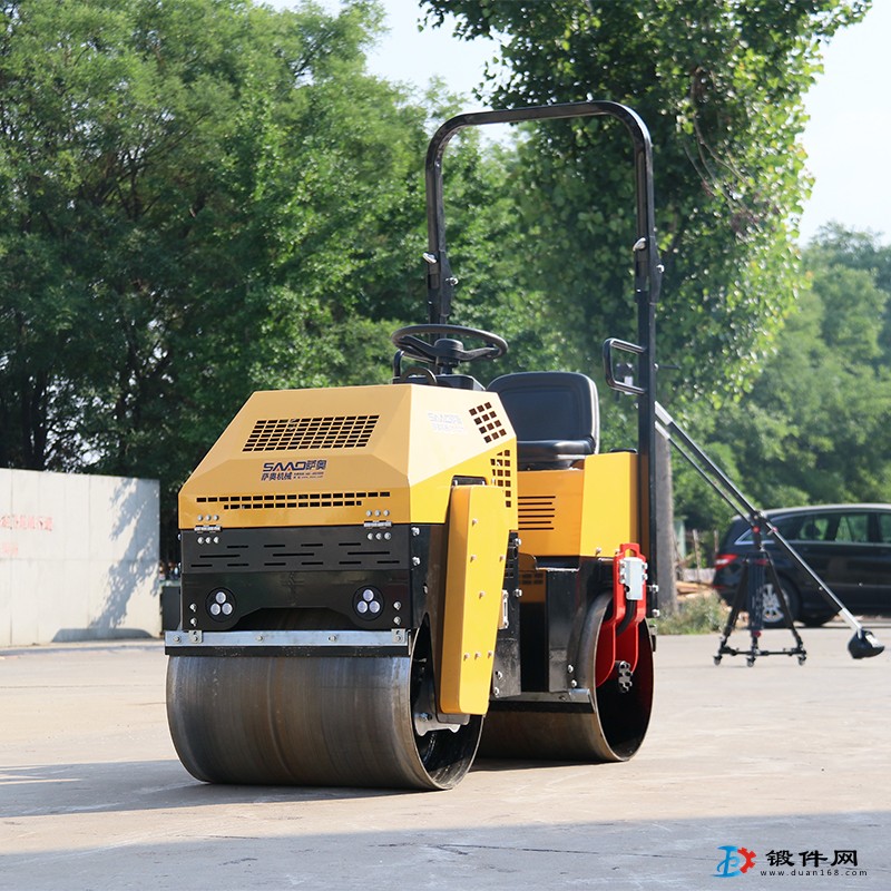 廣東小型壓路機生產(chǎn)廠家1噸座駕壓路機價格微型壓路機